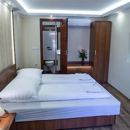 BL.Apartmanház II. Apartment Szeged Ngoại thất bức ảnh